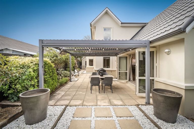 Photo of property in 43 Memorial Avenue, Ilam, Christchurch, 8053