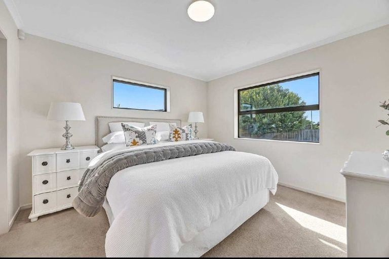 Photo of property in 10 Bonny Crescent, Massey, Auckland, 0614