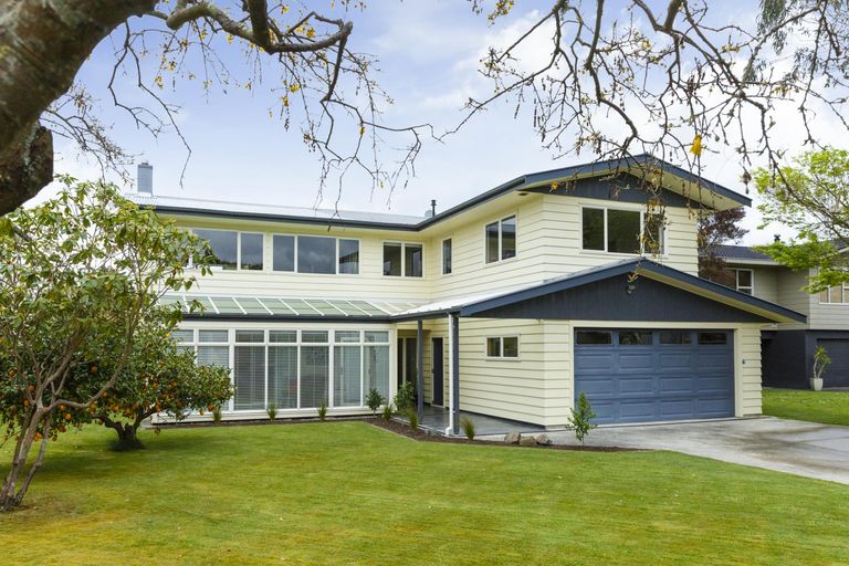 Photo of property in 10 Opawa Place, Terrace End, Palmerston North, 4410
