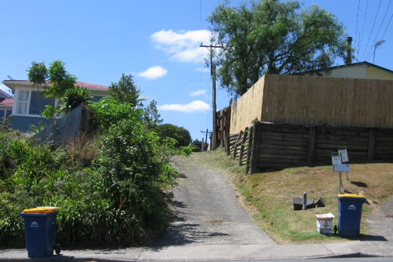 Photo of property in 100 Eskdale Road, Birkdale, Auckland, 0626