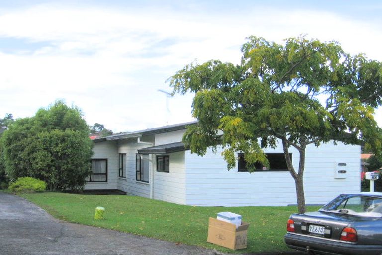 Photo of property in 14 Coubray Place, Botany Downs, Auckland, 2010