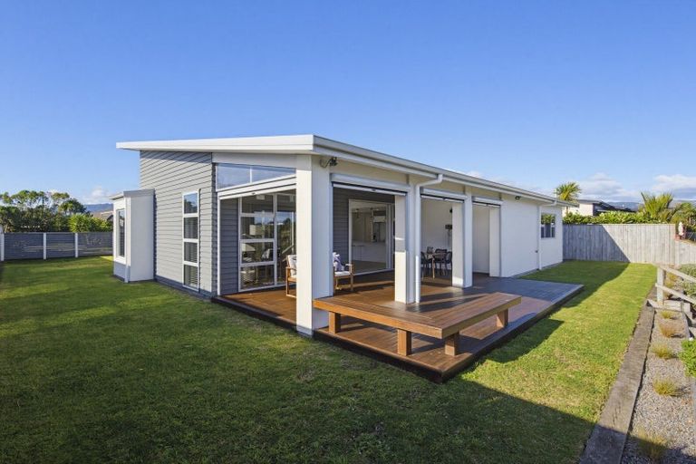 Photo of property in 9 Taranui Way, Paraparaumu Beach, Paraparaumu, 5032