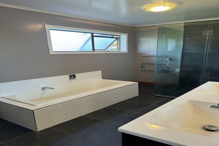 Photo of property in 88 Sturges Road, Henderson, Auckland, 0612