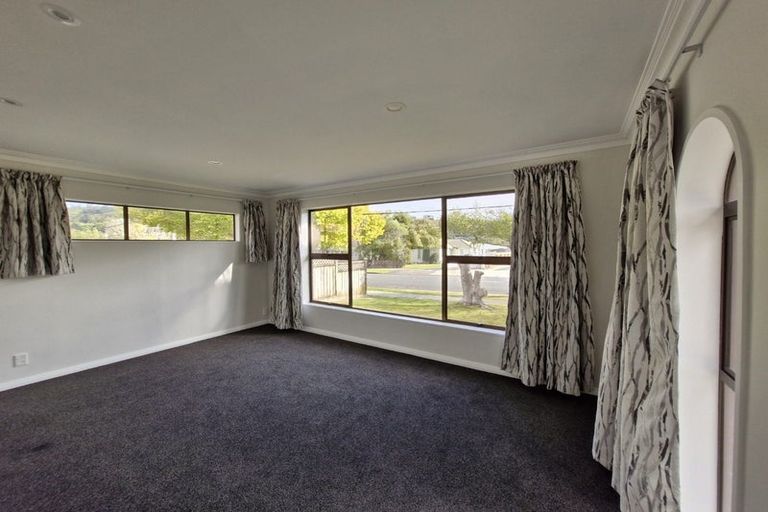 Photo of property in 26 Hawthorn Crescent, Stokes Valley, Lower Hutt, 5019