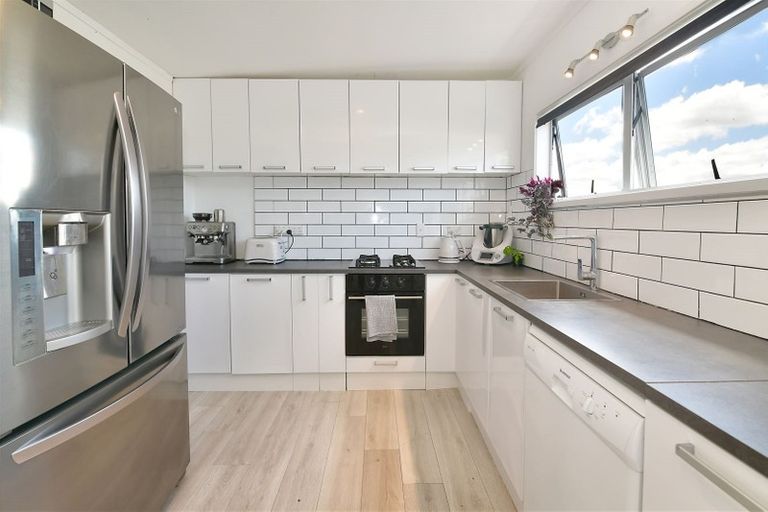 Photo of property in 52b Bay Street, Red Beach, 0932