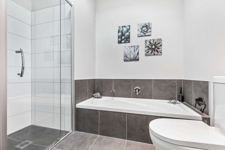 Photo of property in 21 Liberation Road, Papakura, 2110