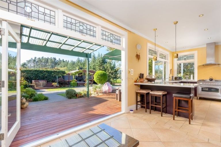 Photo of property in 102 Matua Road, Huapai, Kumeu, 0810