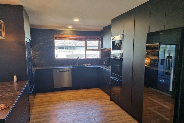 Photo of property in 18 Gibbston Close, Huntington, Hamilton, 3210