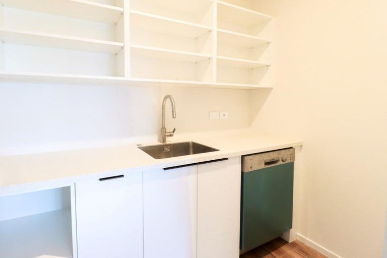 Photo of property in 42 Sardinia Grove, Fitzherbert, Palmerston North, 4410