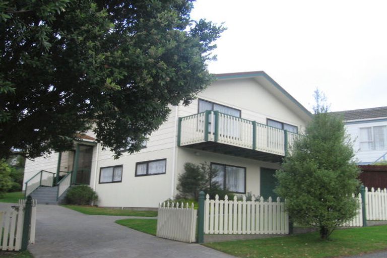 Photo of property in 6 Curacao Place, Grenada Village, Wellington, 6037