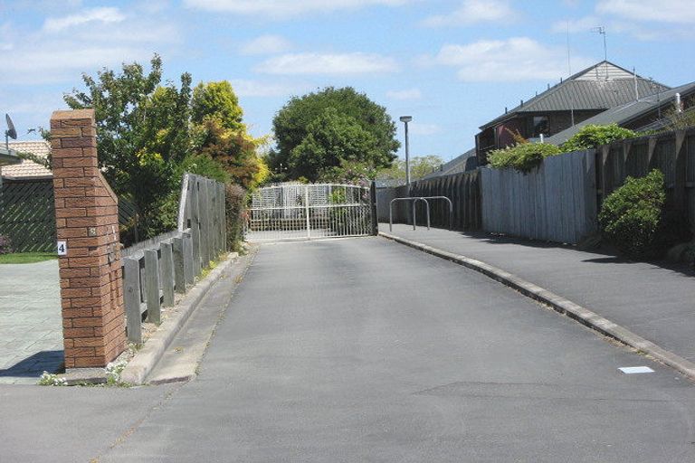 Photo of property in 2 Ronald George Place, Parklands, Christchurch, 8083