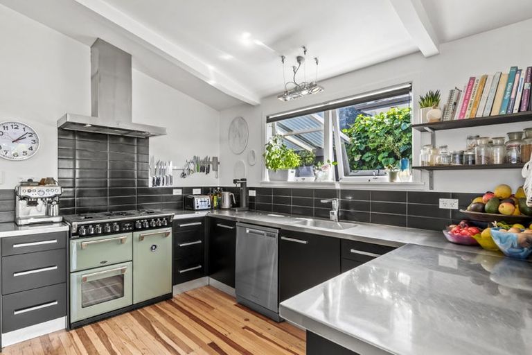 Photo of property in 12 Tyne Road, Forrest Hill, Auckland, 0620