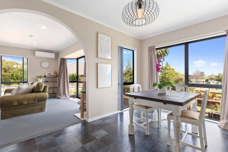 Photo of property in 90 Collingwood Road, Waiuku, 2123