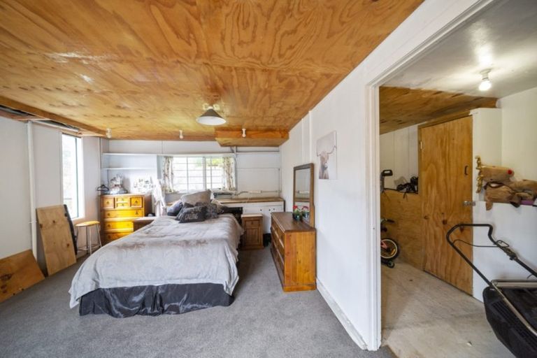 Photo of property in 40 Omata Road, Marfell, New Plymouth, 4310