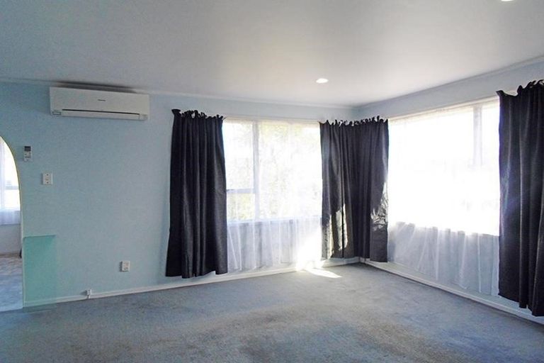Photo of property in 48 Glenbervie Crescent, Massey, Auckland, 0614