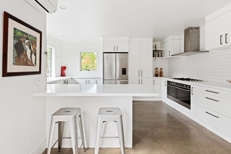 Photo of property in 4 Tauroa Valley, Havelock North, 4130