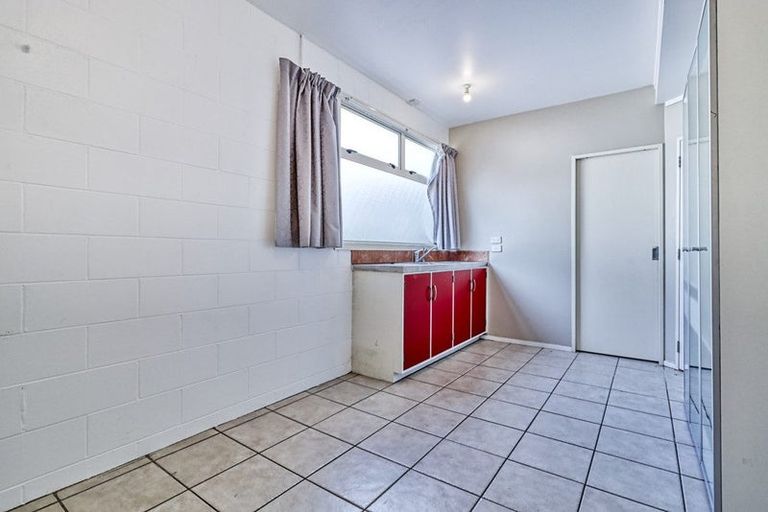 Photo of property in 46 Farquhar Road, Glendene, Auckland, 0602