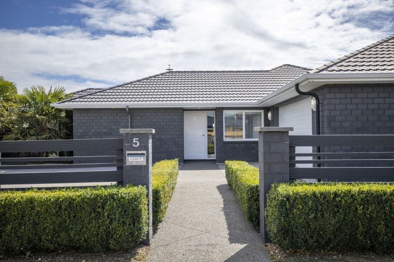 Photo of property in 5 Keene Drive, Bell Block, New Plymouth, 4312