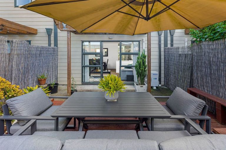 Photo of property in 11/17 Harbour View Road, Te Atatu Peninsula, Auckland, 0610