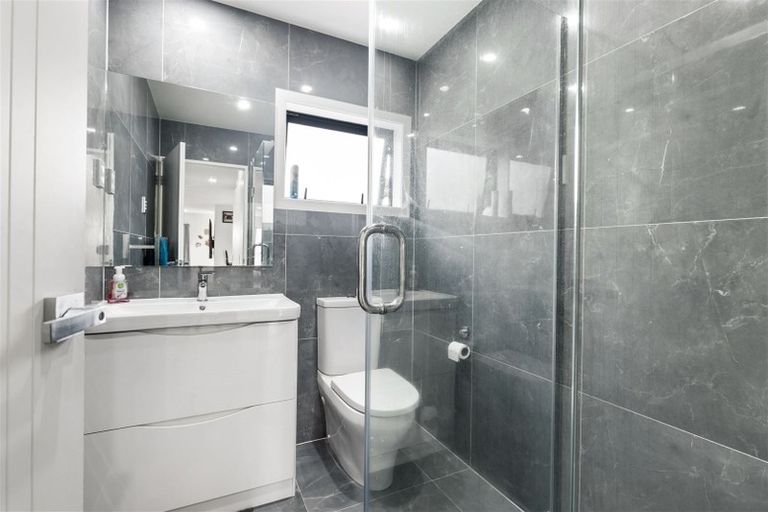 Photo of property in 8a Clearview Heights, Ranui, Auckland, 0612