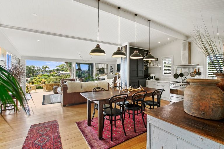 Photo of property in 7 Linda Street, Oakura, 4314