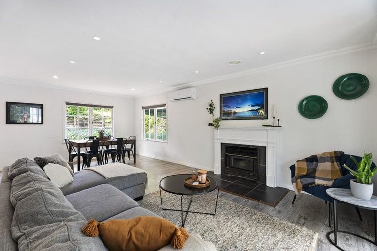 Photo of property in 30 Glencourt Place, Glenfield, Auckland, 0629