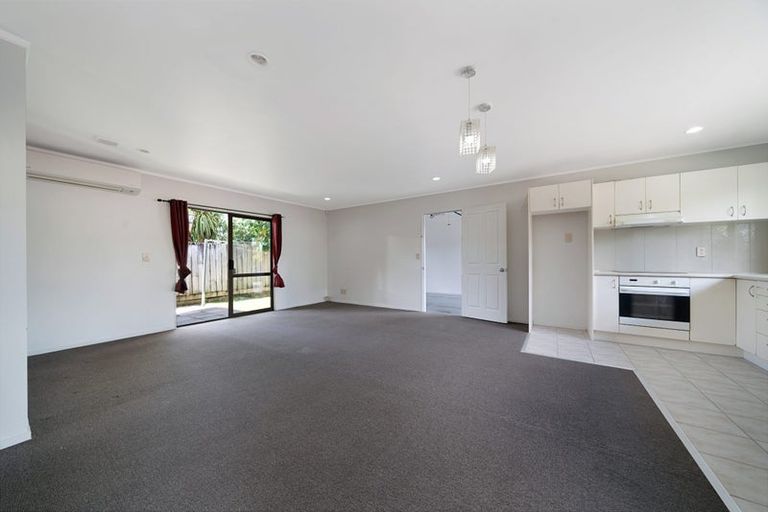 Photo of property in 5/17 Neta Grove, Henderson, Auckland, 0612