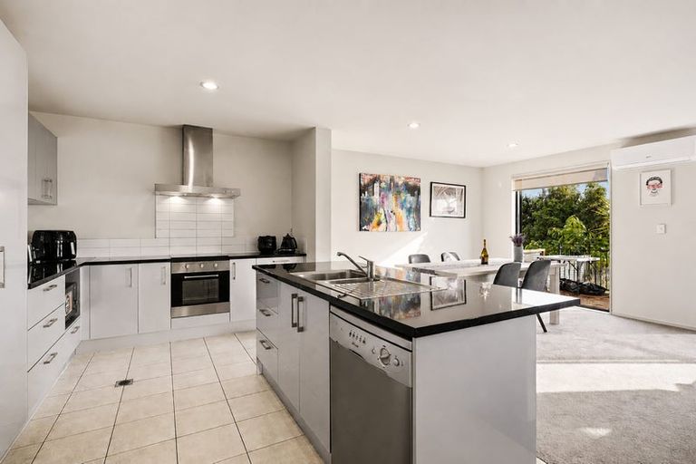 Photo of property in 9/12 Schnapper Rock Road, Schnapper Rock, Auckland, 0632