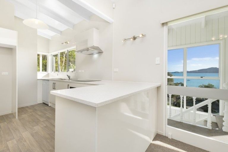 Photo of property in 99 Kawakawa Bay Coast Road, Kawakawa Bay, Papakura, 2585