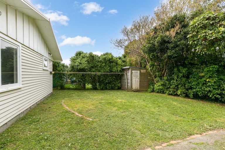 Photo of property in 8 Westleigh Way, Newlands, Wellington, 6037