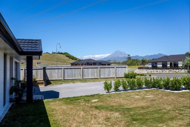 Photo of property in 10 Honeyfield Drive, Whalers Gate, New Plymouth, 4310