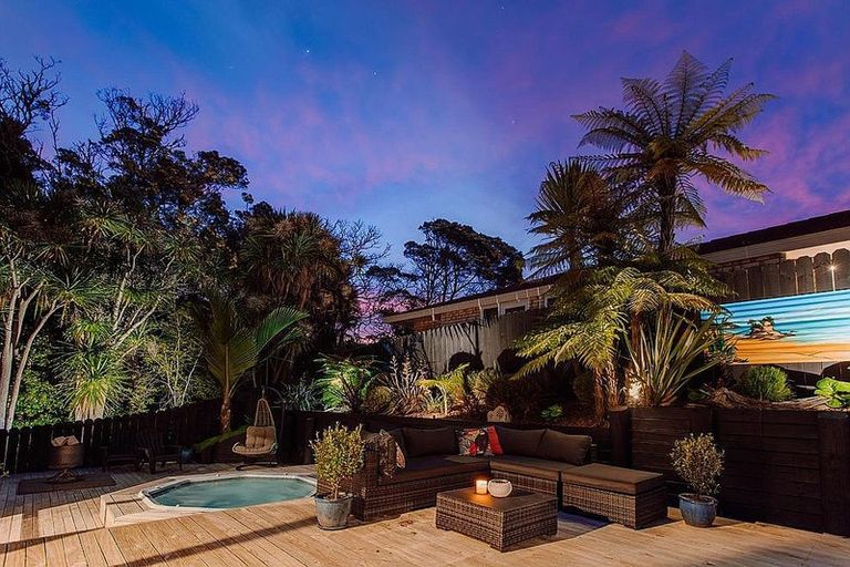 Photo of property in 13 Berkshire Terrace, Massey, Auckland, 0614