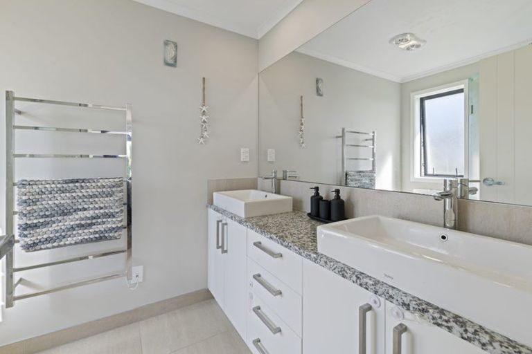 Photo of property in 11b Karioitahi Road, Waiuku, 2123