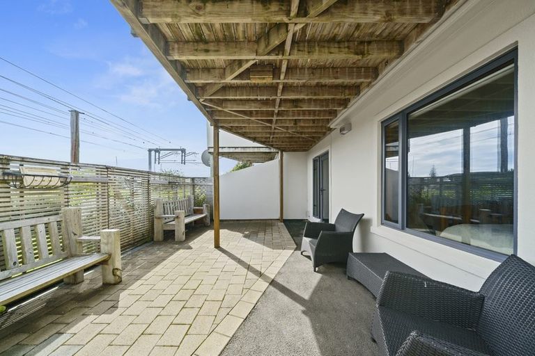 Photo of property in 8 Marina View, Paremata, Porirua, 5026