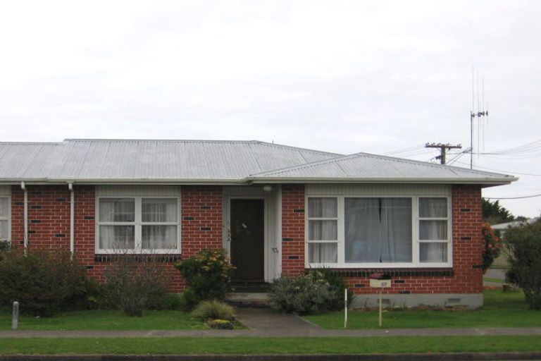 Photo of property in 57 Weraroa Road, Levin, 5510