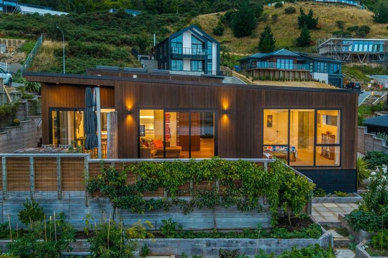 Photo of property in 76 Kotare Street, Waikanae, 5036