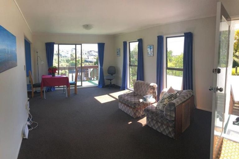 Photo of property in 1/12 Glenvar Road, Torbay, Auckland, 0630