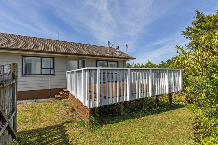 Photo of property in 1/16 Cabello Place, Unsworth Heights, Auckland, 0632