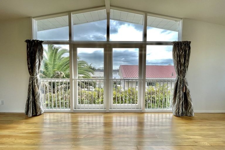 Photo of property in 71 Tiroroa Avenue, Te Atatu South, Auckland, 0610