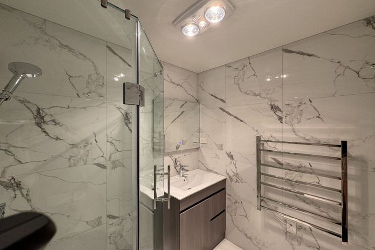 Photo of property in 2/17 Barneys Farm Road, Clendon Park, Auckland, 2103