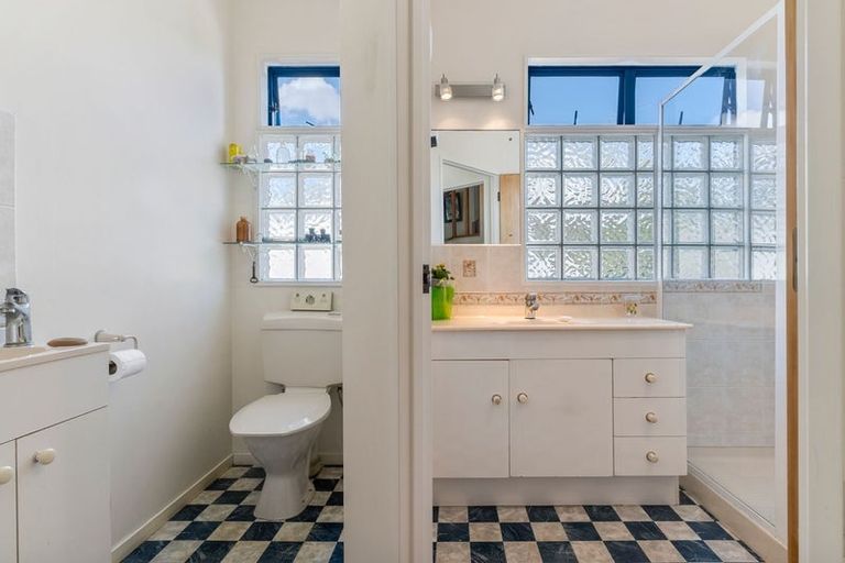 Photo of property in 40 Mccahill Views, Botany Downs, Auckland, 2010