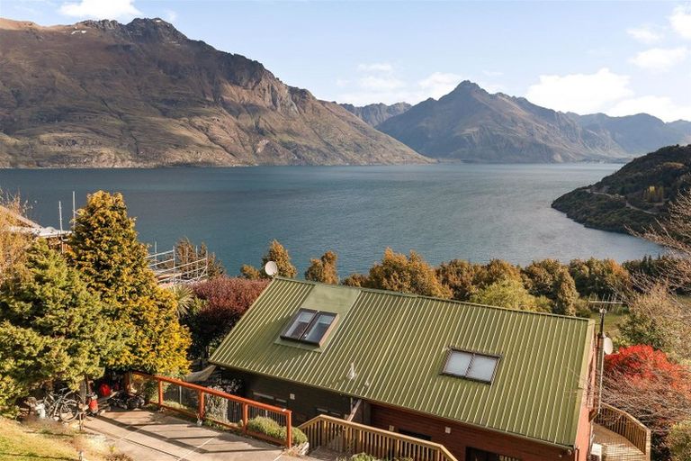 Photo of property in 24b Mckerrow Place, Sunshine Bay, Queenstown, 9300