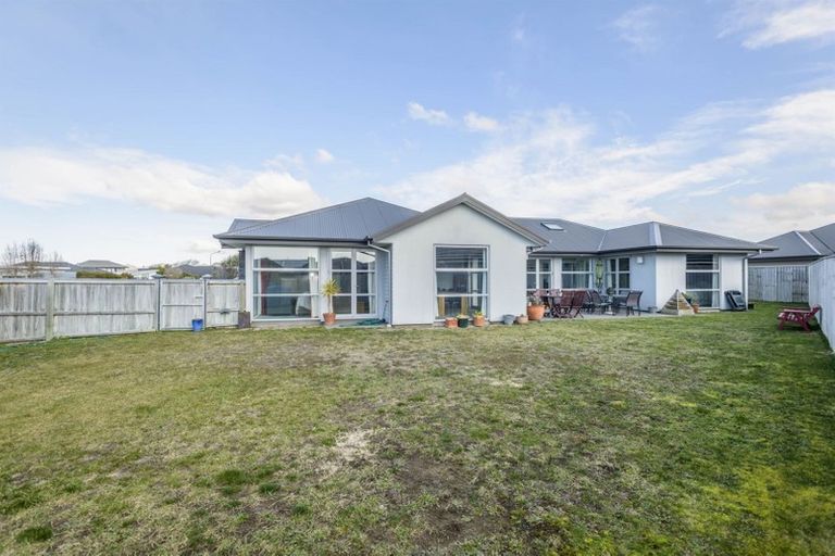 Photo of property in 15 Foresters Crescent, Parklands, Christchurch, 8083