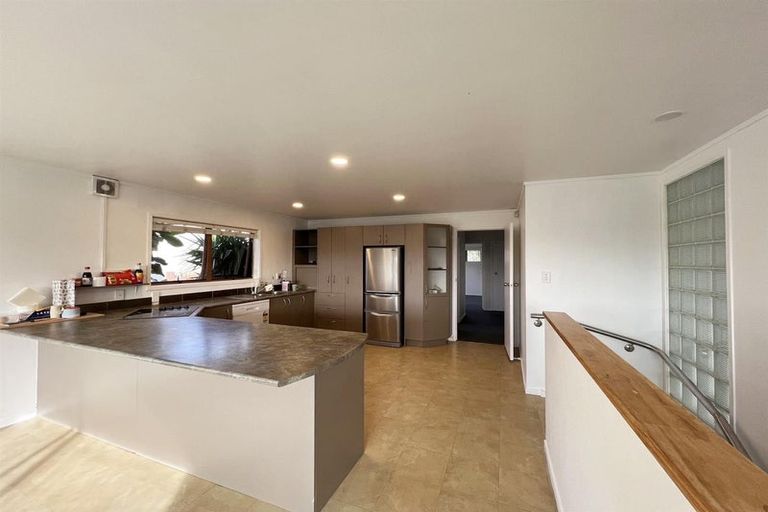 Photo of property in 35 Widmore Drive, Massey, Auckland, 0614