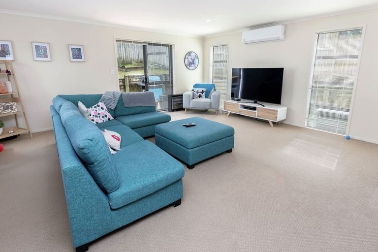 Photo of property in 127 Cyril French Drive, Flat Bush, Auckland, 2016