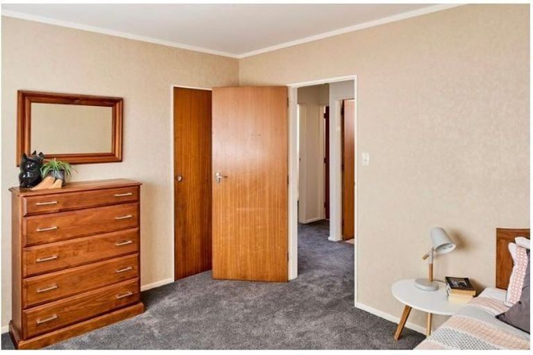 Photo of property in 5 Ruskin Road, Newlands, Wellington, 6037