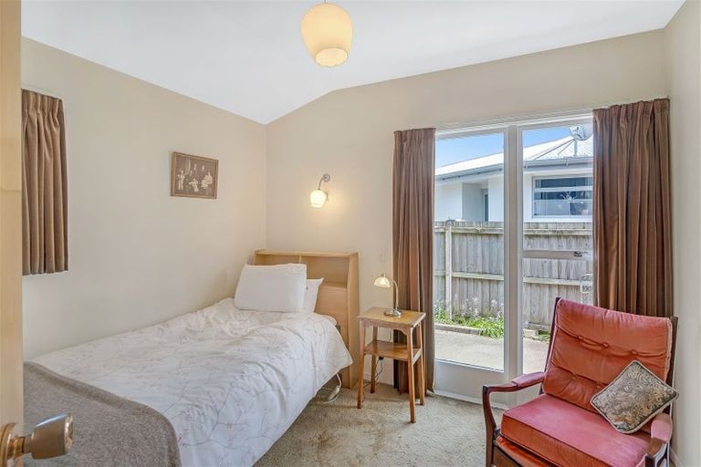 Photo of property in 11 Tuirau Place, Ilam, Christchurch, 8041