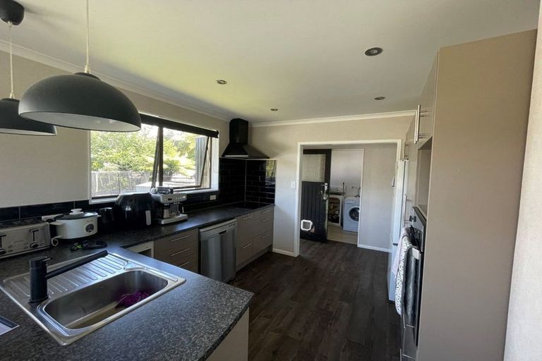 Photo of property in 79 Riversdale Drive, Merrilands, New Plymouth, 4312