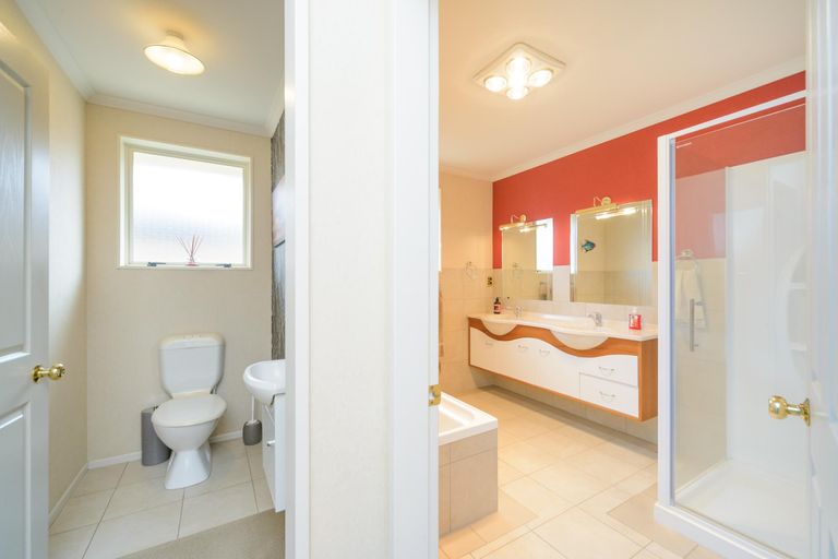 Photo of property in 37 Liberty Grove, Kelvin Grove, Palmerston North, 4414