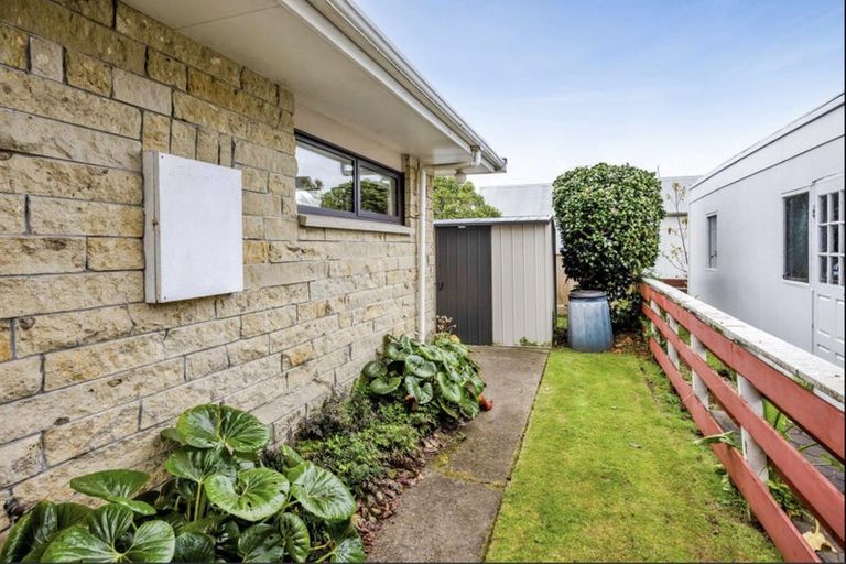 Photo of property in 65 Belt Road, New Plymouth, 4310